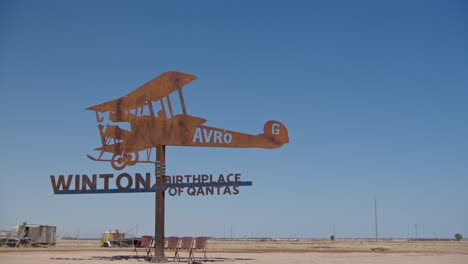 Close-up-of-a-Qantas-sign-in-Winton,-Outback-Queensland,-Australia