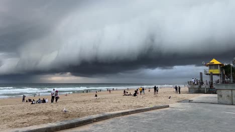 Crazy-storm-season-approaching,-the-sky-covered-in-dark-stormy-clouds-at-Surfers-Paradise,-Gold-Coast,-Queensland,-Australia