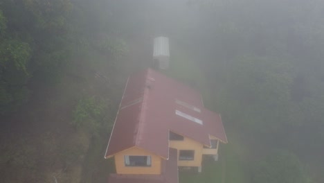 Una-Hermosa-Casa-En-Medio-Del-Bosque-En-Costa-Rica