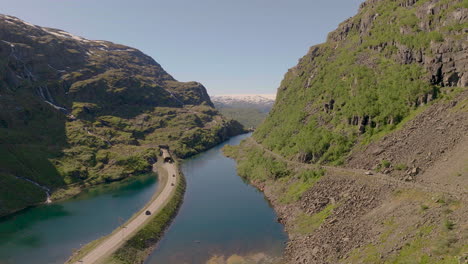Vista-Aérea-De-Carreteras-Antiguas-Y-Nuevas-A-Lo-Largo-Del-Valle-De-Roldalsfjellet-Cerca-De-Roldal,-Hordaland,-Noruega