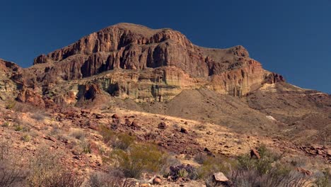 Formación-Rocosa-Irregular-En-Un-Paisaje-árido-En-El-Parque-Nacional-Big-Bend,-EE.UU.