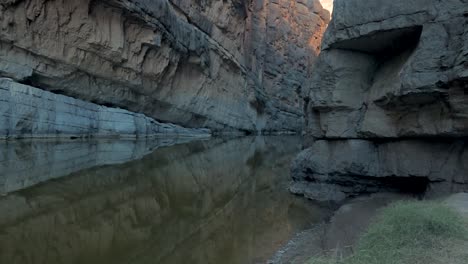 River-Reflecting-Eroded-Rocky-Cliff-Corridor-In-Big-Bend-Canyon,-Texas