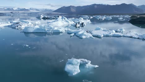 Icebergs-Floating-On-The-Waters-Of-Jokulsarlon-Glacier-Lagoon-At-Vatnajokull-National-Park-In-Iceland