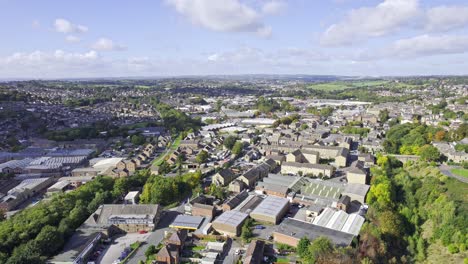 Aerial-drone-footage-of-the-town-of-Heckmondwike-which-is-a-district-in-West-Yorkshire,-England-UK,-showing-residential-housing-estates,-and-semi-detached-houses-in-the-summer-time