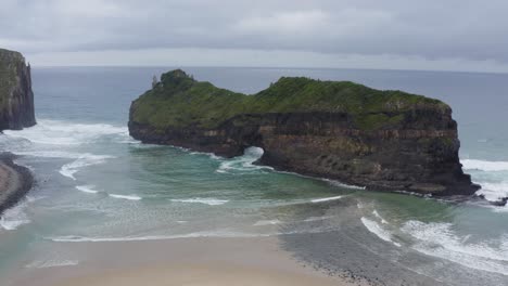 Drone-circling-Hole-in-the-Wall-Natural-wonder-Transkei-South-Africa