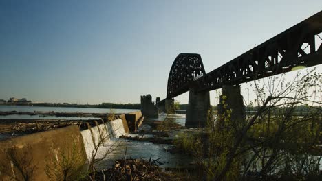 Puente-Y-Río-En-Kentucky