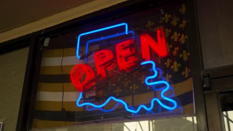 Neon-OPEN-sign-in-shape-of-the-state-of-Louisiana,-red-OPEN-letters-blue-state-outline,-4K