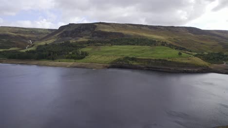 Aerial-footage-of-the-stunning-Dovestone-Reservoir-and-the-Yorkshire-countryside