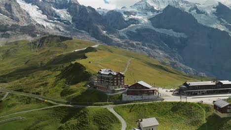 Aerial-approach-of-the-Hotel-Bellevue-des-Alpes-in-Kleine-Scheidegg,-Switzerland