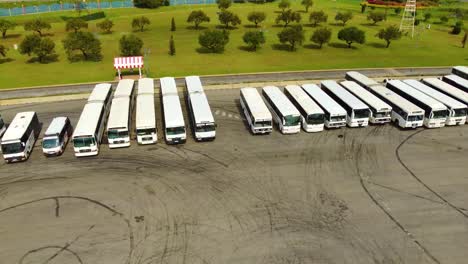 Luftaufnahme-Von-Geparkten-Bussen