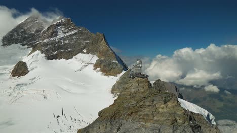 Luftanflug-Auf-Das-Jungfraujoch-In-Der-Schweiz