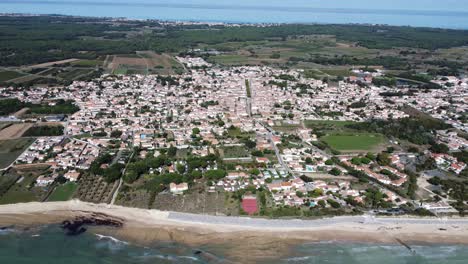 Sainte-Marie-De-Ré-from-above,-with-beach-and-horizon,-drone-and-nice-weather