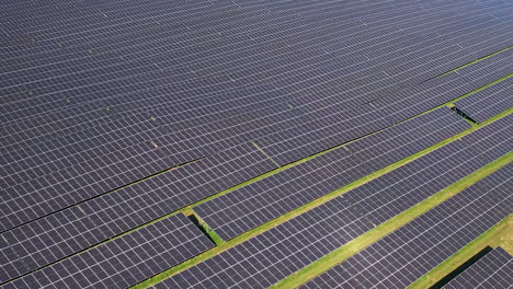 Solarpanel-Farm-In-Polen-Luftbild