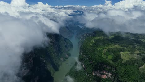 Cloud-level-overlook-of-the-Cañón-del-Sumidero-a-deep-natural-canyon-in-Chiapas,-Mexico---Aerial-view