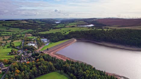 Luftaufnahmen-Des-Wundervollen-Langsett-Reservoirs-Und-Der-Landschaft-Von-Yorkshire