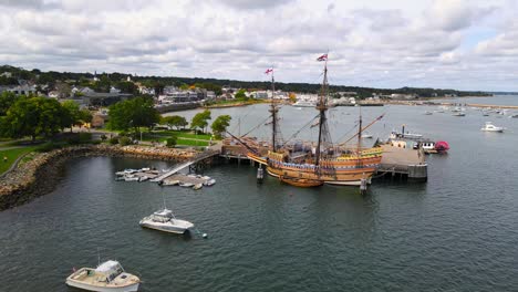 Mayflower-replica-in-Massachusetts-harbored