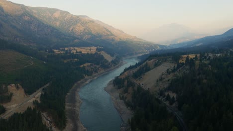 The-Fraser-River-at-sunrise-in-BC