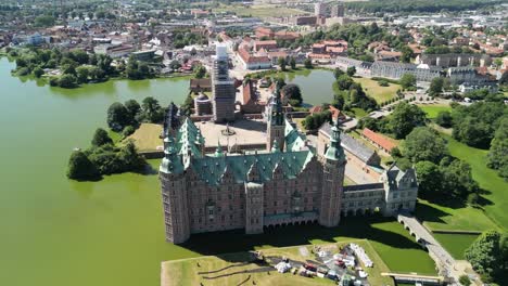 Frederiksborg-Castle-Drone-Zoom-Out