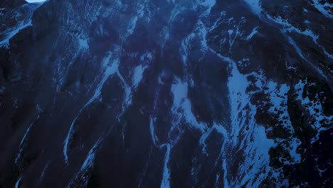 Kalte-Und-Neblige-Luftaufnahme-Der-Wunderschönen-Alpenlandschaft-Pico-De-Orizaba-Und-Panoramablick-Auf-Den-Vulkan-Citlaltepetl,-Mexiko