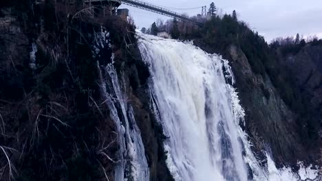 Riesiger-Wasserfall-Gefilmt-In-Drohne-Im-Herbst-In-Quebec,-Kanada