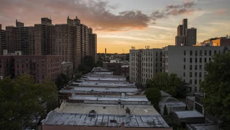 Sun-sets-over-Brooklyn-while-neighborhood-bustles-around-below,-time-lapse