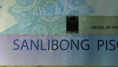Esta-Es-La-Vista-Macro-De-Un-Banco-De-Papel-Normal,-No-Dinero,-Moneda-De-1000-Billetes-De-Piso-Filipinos