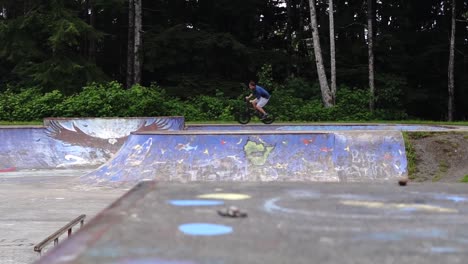 BMX-drop-in-at-the-skatepark