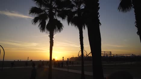 Santa-Monica-California,-Beach-and-boardwalk