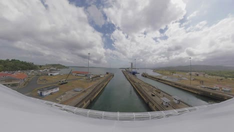 Panama-Canal-transit-between-pacific-and-atlantic-ocean