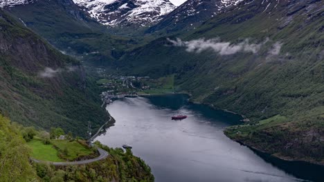 Heavy-ship-traffic-in-the-Geiranger-fjord