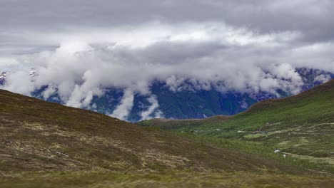 Vista-De-Verano-Del-Paso-De-Montaña-Bjorgavegen.-Noruega