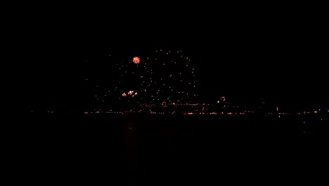 Erstaunliches-Feuerwerk-In-Quebec-City-Während-Einer-Sommernacht