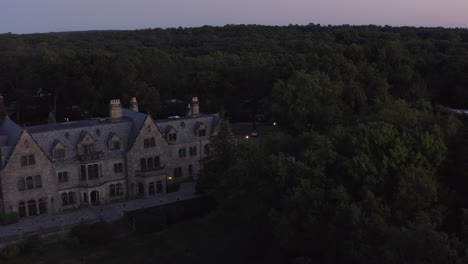 Mansion-Located-in-LI-NY-by-night