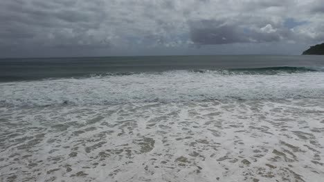 Waves-rolling-in-on-a-windy-day-in-Noosa