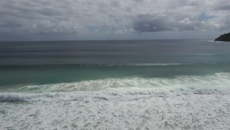Waves-rolling-in-on-a-windy-day-looking-out-to-sea-in-Noosa