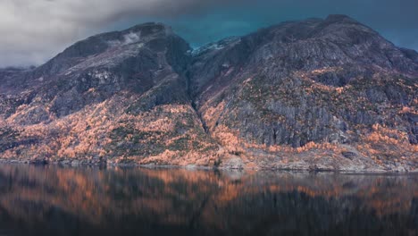 Stunning-view-of-the-mountain-range-towering-over-the-Eidfjord