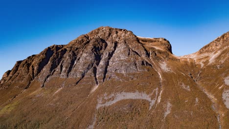Bergkette,-Die-Das-Tal-überragt