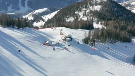 La-Temporada-De-Esquí-En-La-Estación-De-Esquí-Plan-De-Corones,-Alto-Adige,-Italia