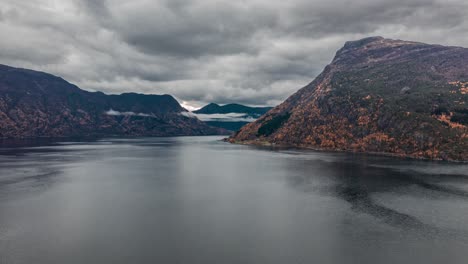 Vista-Aérea-Del-Lustrafjorden,-Noruega