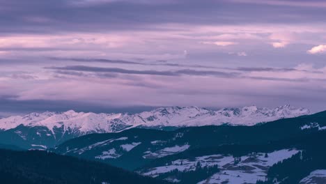 Schöner-Sonnenuntergang-In-Den-Bergen-über-Dem-Pustertal