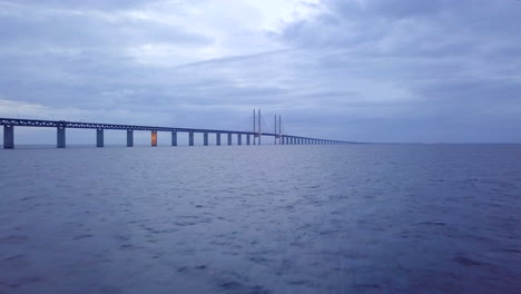 Öresundbrücke-Drohnenüberführung-Bewölkter-Tag-Abendzeit