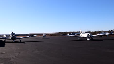 Asphalt-Am-Pickens-County-Airport-Mit-Privatflugzeugen