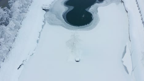 Ein-Zugefrorener-See-In-San-Vigilio,-Italien