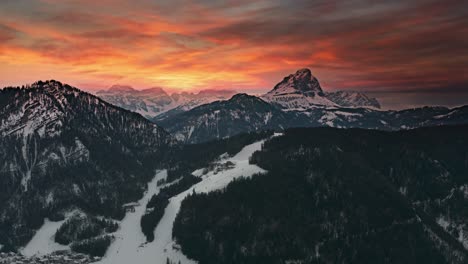 Der-Schöne-Sonnenuntergang-über-Dem-Putia-berg-In-Den-Italienischen-Dolomiten