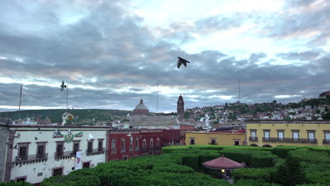 Cloudy-morning-sunrise-in-San-Miguel-de-Allende,-Guanajuato-Mexico,-Downtown,-clouds-and-pigeons-background