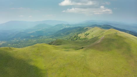 Erstaunlicher-Panoramablick-Auf-Die-Grüne-Bergkette-In-Der-Region-Kachetien-In-Georgien