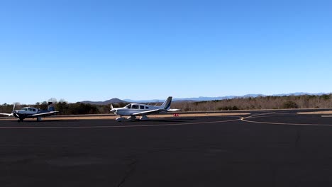 Asphalt-Am-Pickens-County-Airport-Mit-Privatflugzeugen