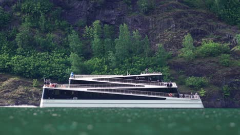 Modern-electric-ferry-in-the-Naeroy-fjord