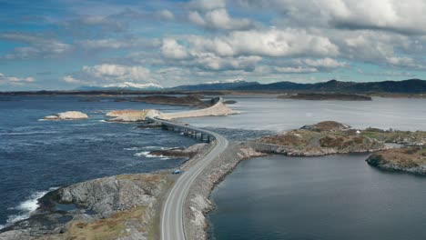 Una-Vista-Aérea-De-La-Carretera-Atlántica-En-Noruega