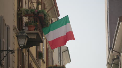 Italian-Flag-in-a-Small-Town-Alleyway
